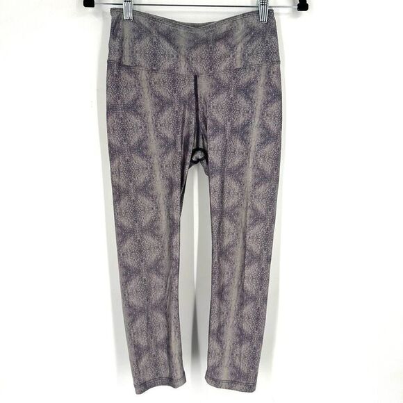 Nux Women's Rio Mid Rise Printed Yoga Cropped Capri Leggings Purple gray Small - Picture 2 of 9
